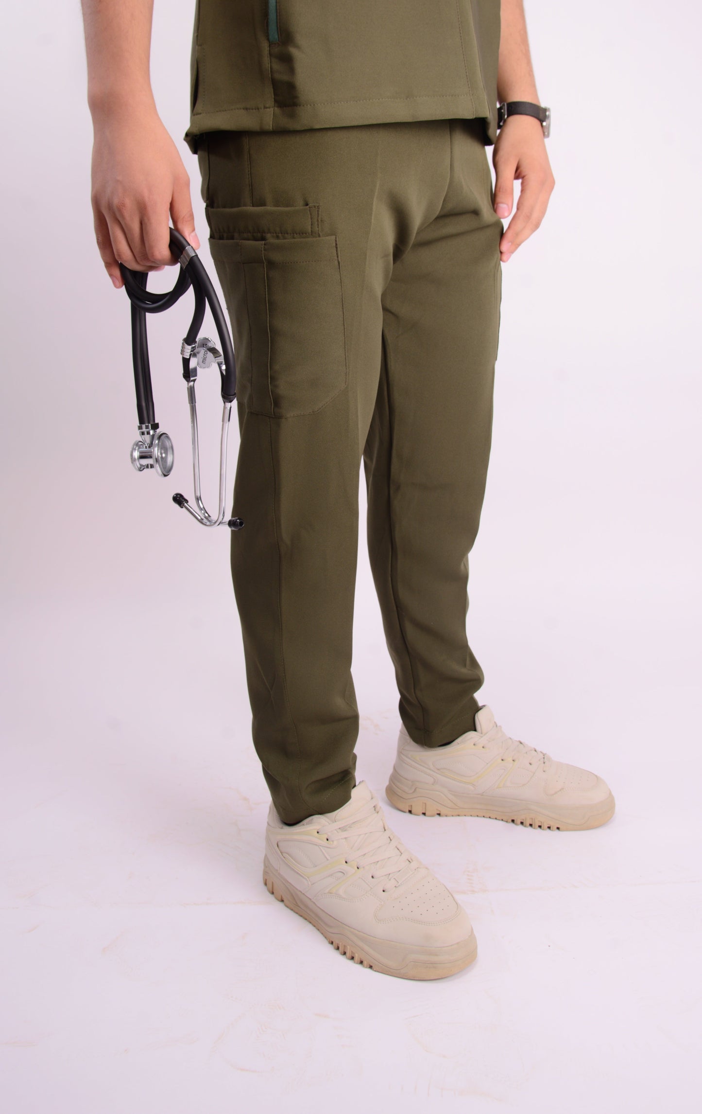 𝐎𝐋𝐈𝐕𝐄 𝐆𝐑𝐄𝐄𝐍  𝐕-𝐍𝐞𝐜𝐤 𝐬𝐜𝐫𝐮𝐛