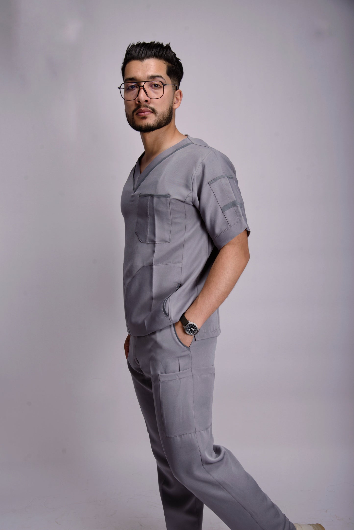 𝐂𝐋𝐎𝐔𝐃 𝐆𝐑𝐀𝐘 𝐕-𝐍𝐞𝐜𝐤 𝐬𝐜𝐫𝐮𝐛