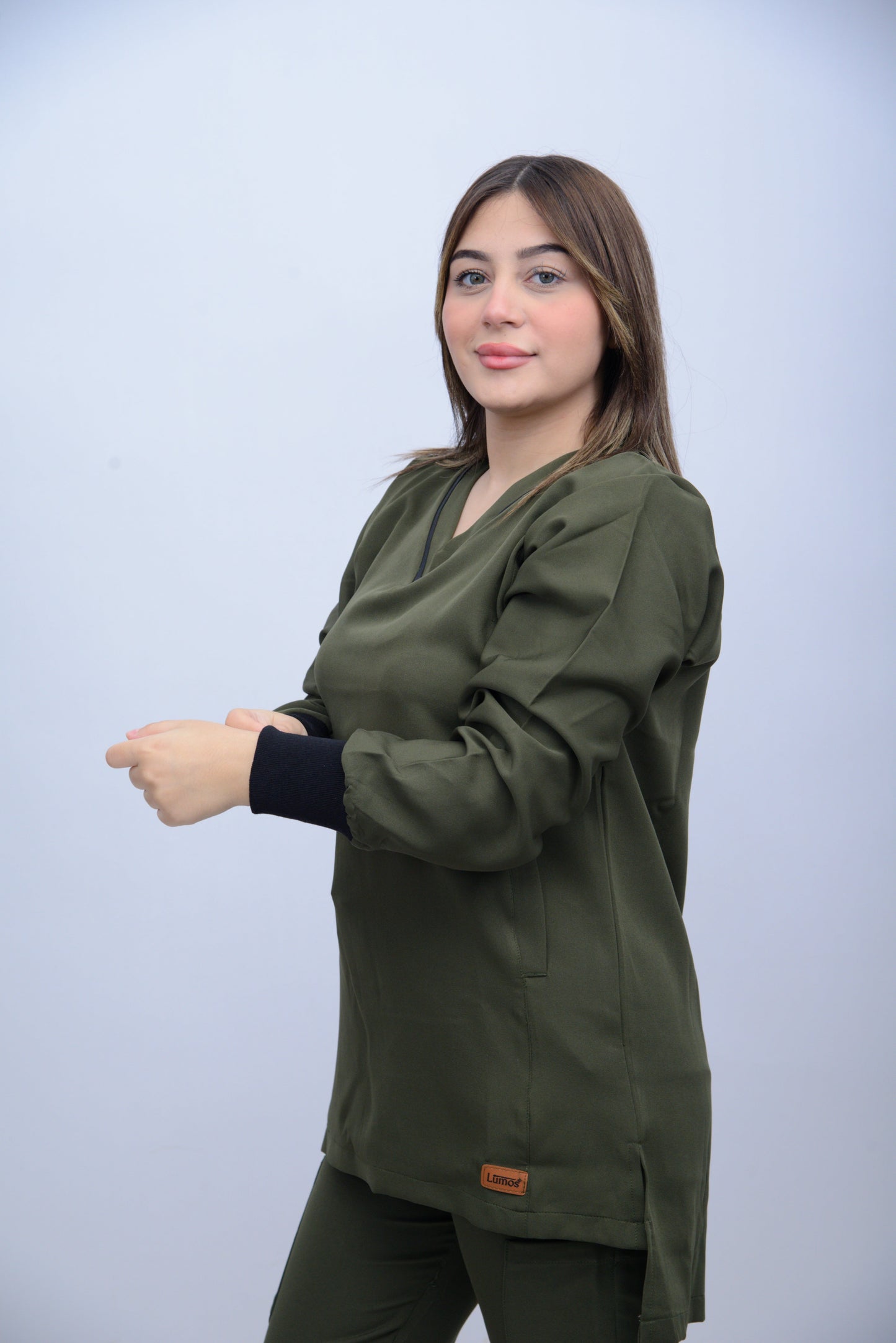 LUNA V-NECK OLIVE GREEN