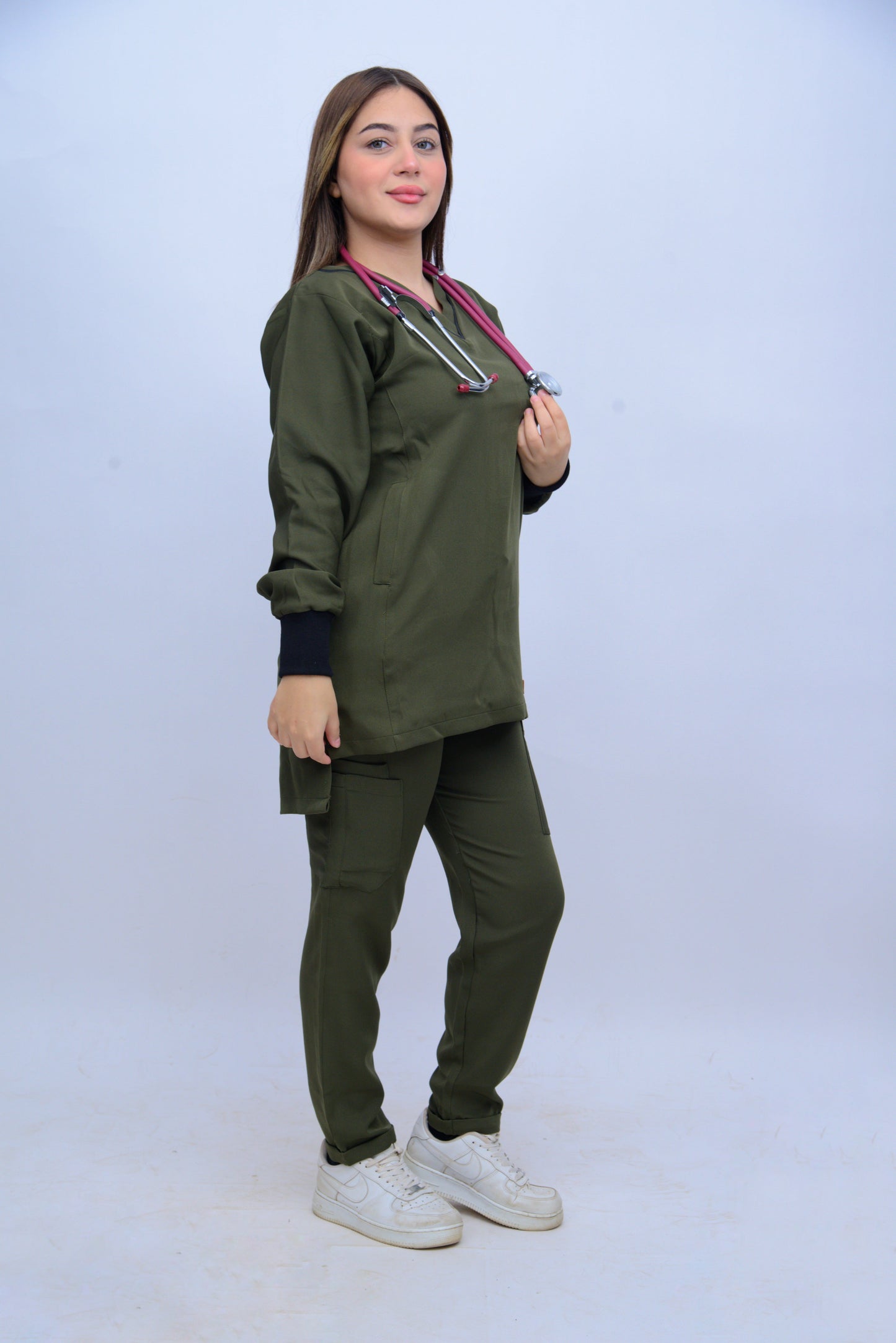 LUNA V-NECK OLIVE GREEN