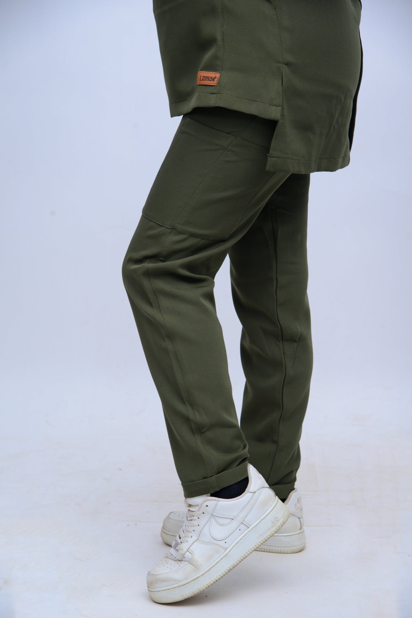 LUNA V-NECK OLIVE GREEN